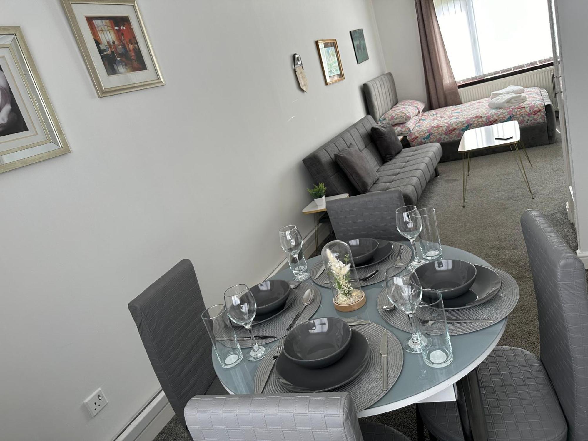 Lovely 3 Bedroom House Close To City Centre 피터리 외부 사진