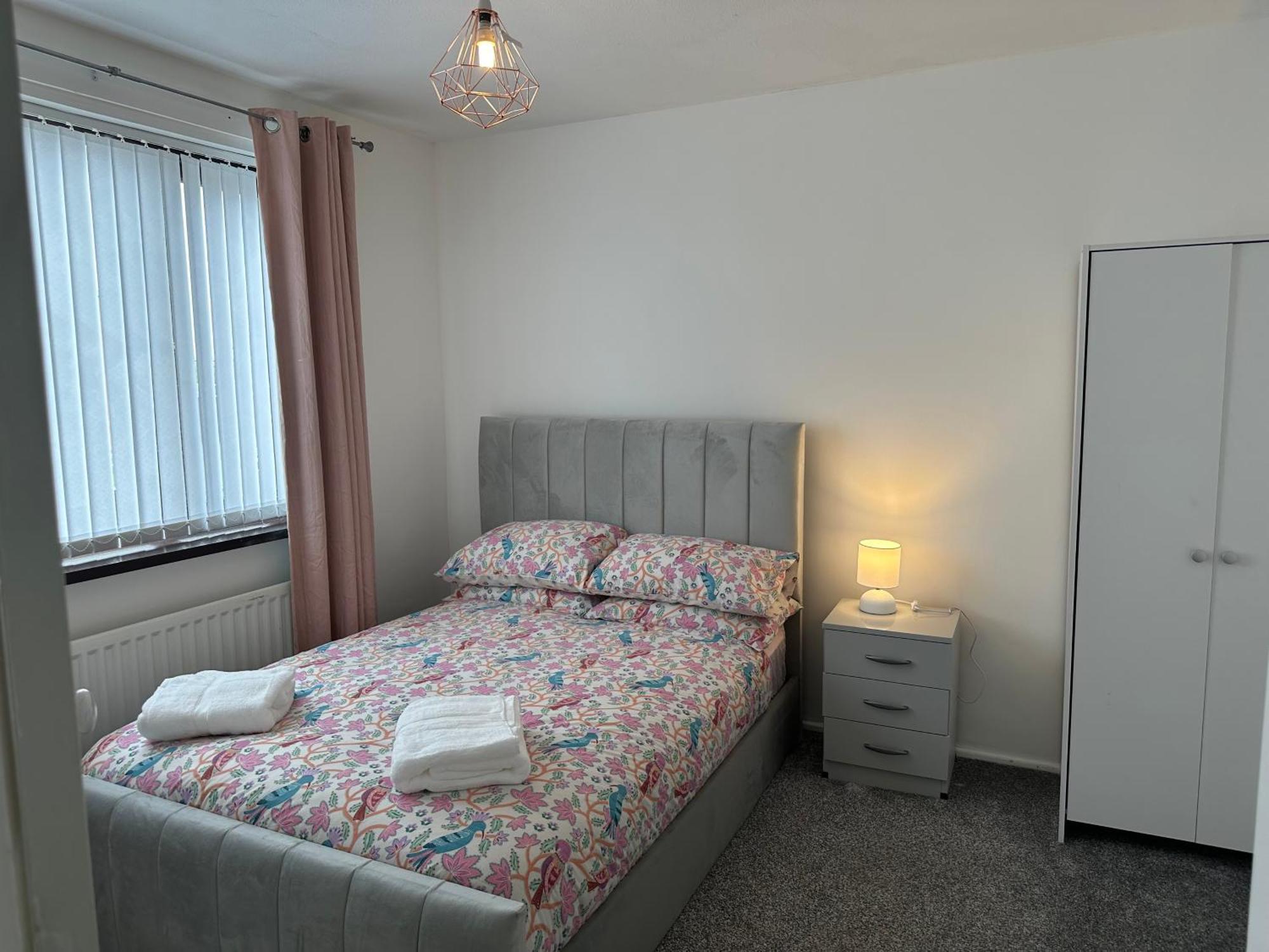 Lovely 3 Bedroom House Close To City Centre 피터리 외부 사진
