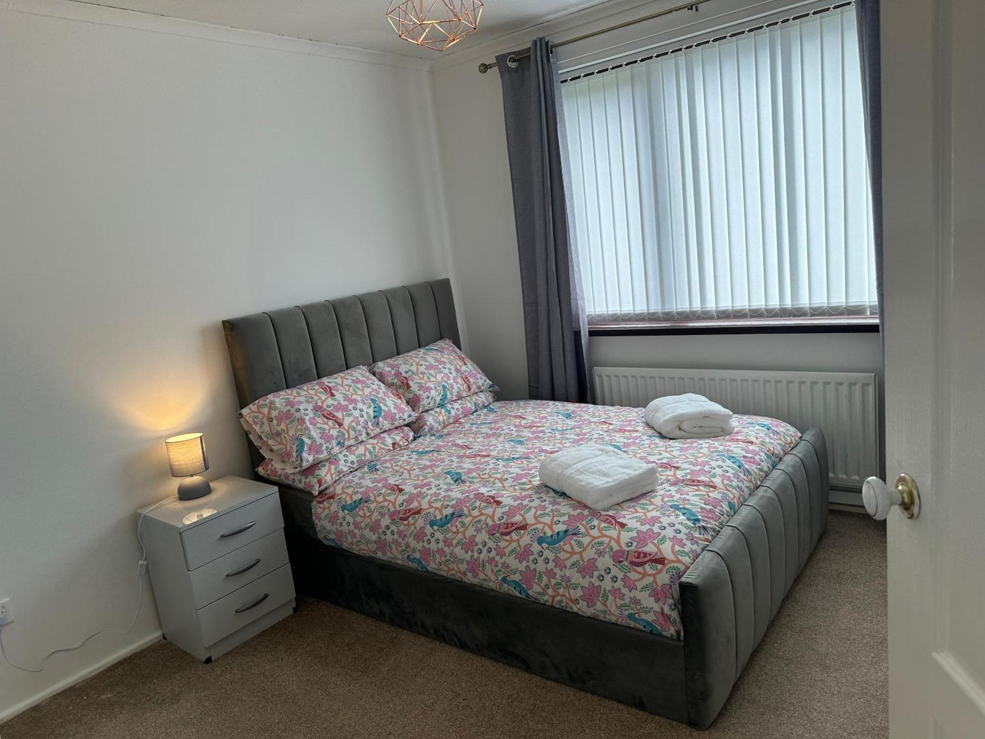 Lovely 3 Bedroom House Close To City Centre 피터리 외부 사진