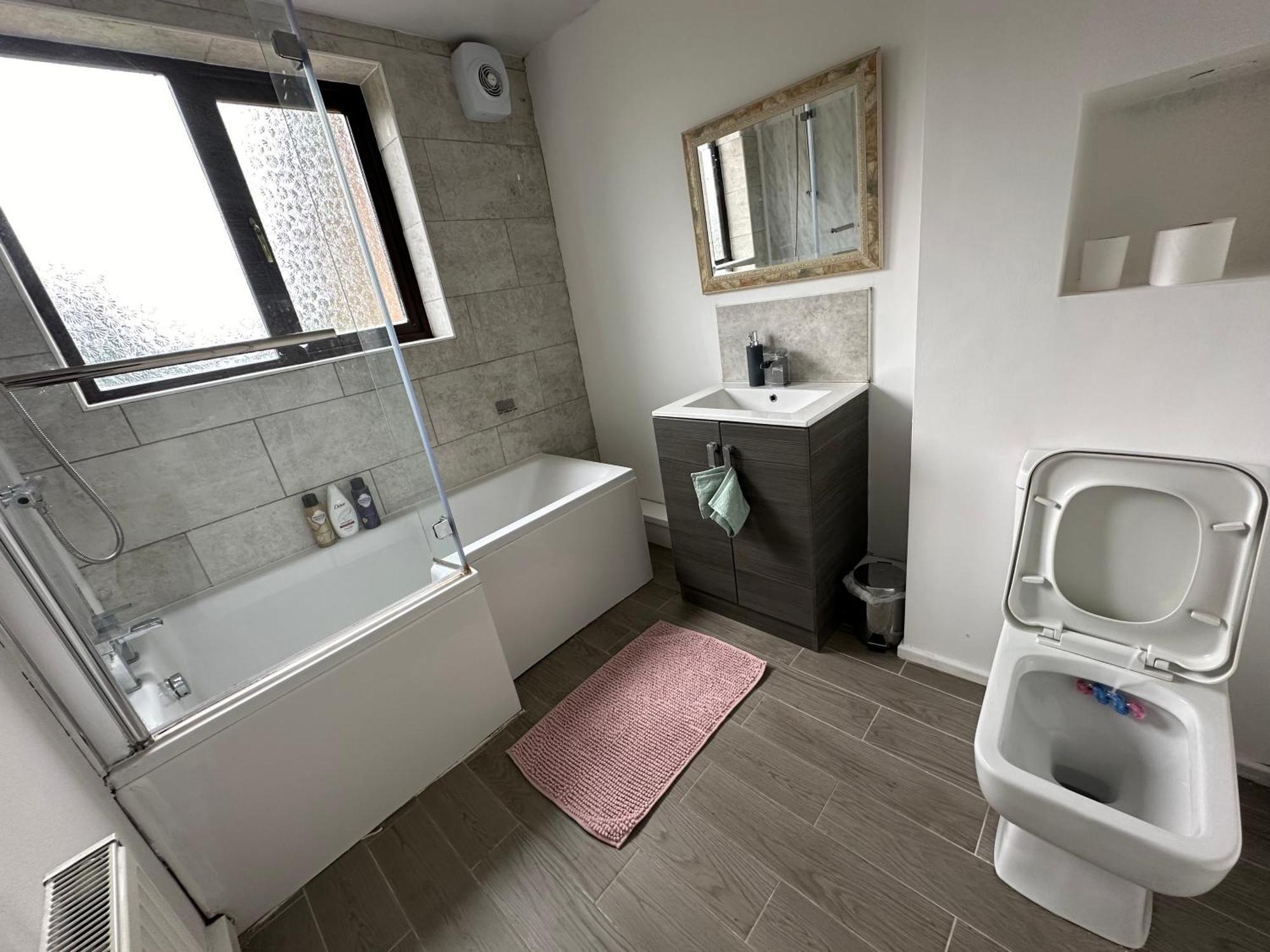 Lovely 3 Bedroom House Close To City Centre 피터리 외부 사진
