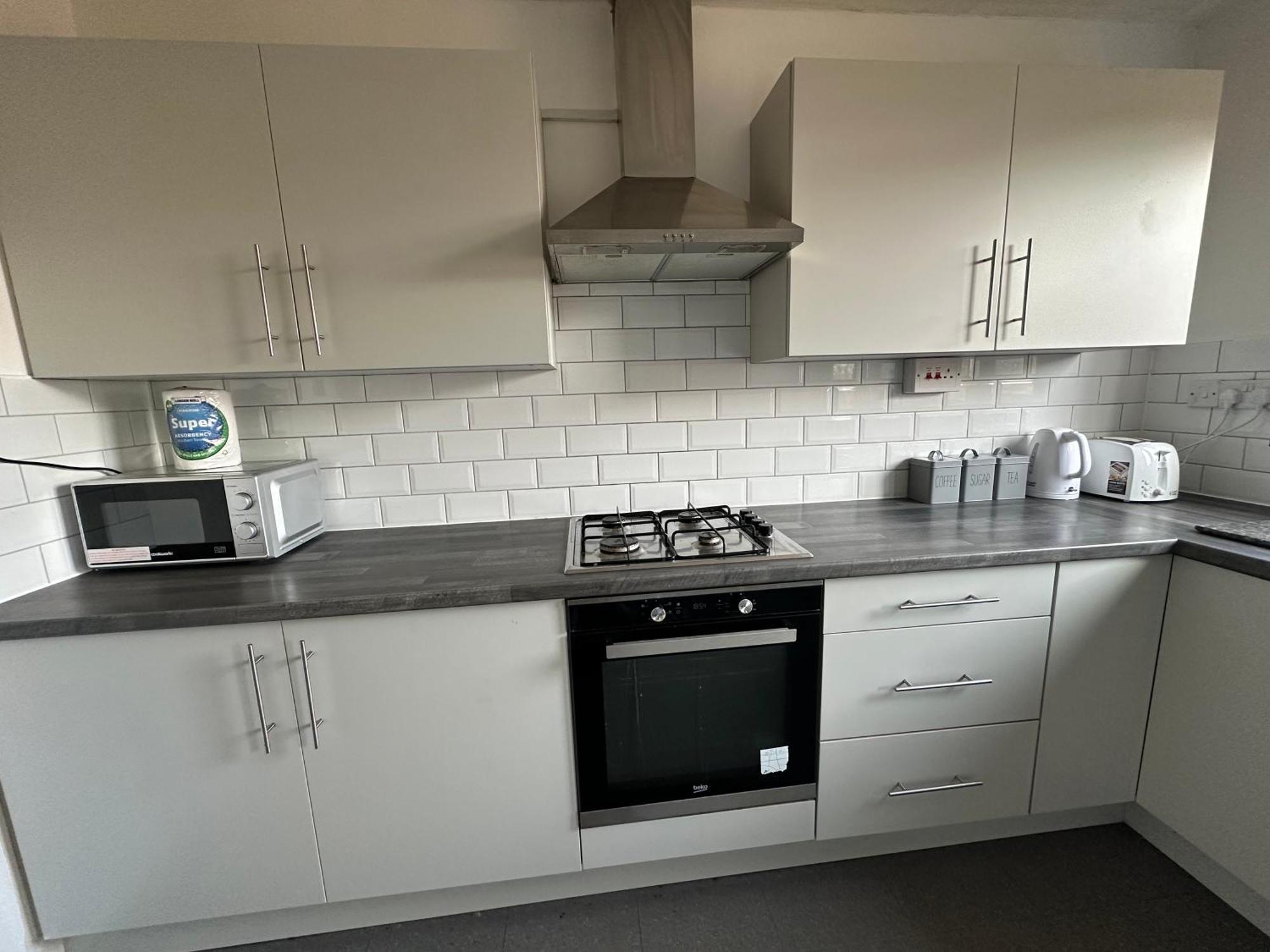 Lovely 3 Bedroom House Close To City Centre 피터리 외부 사진