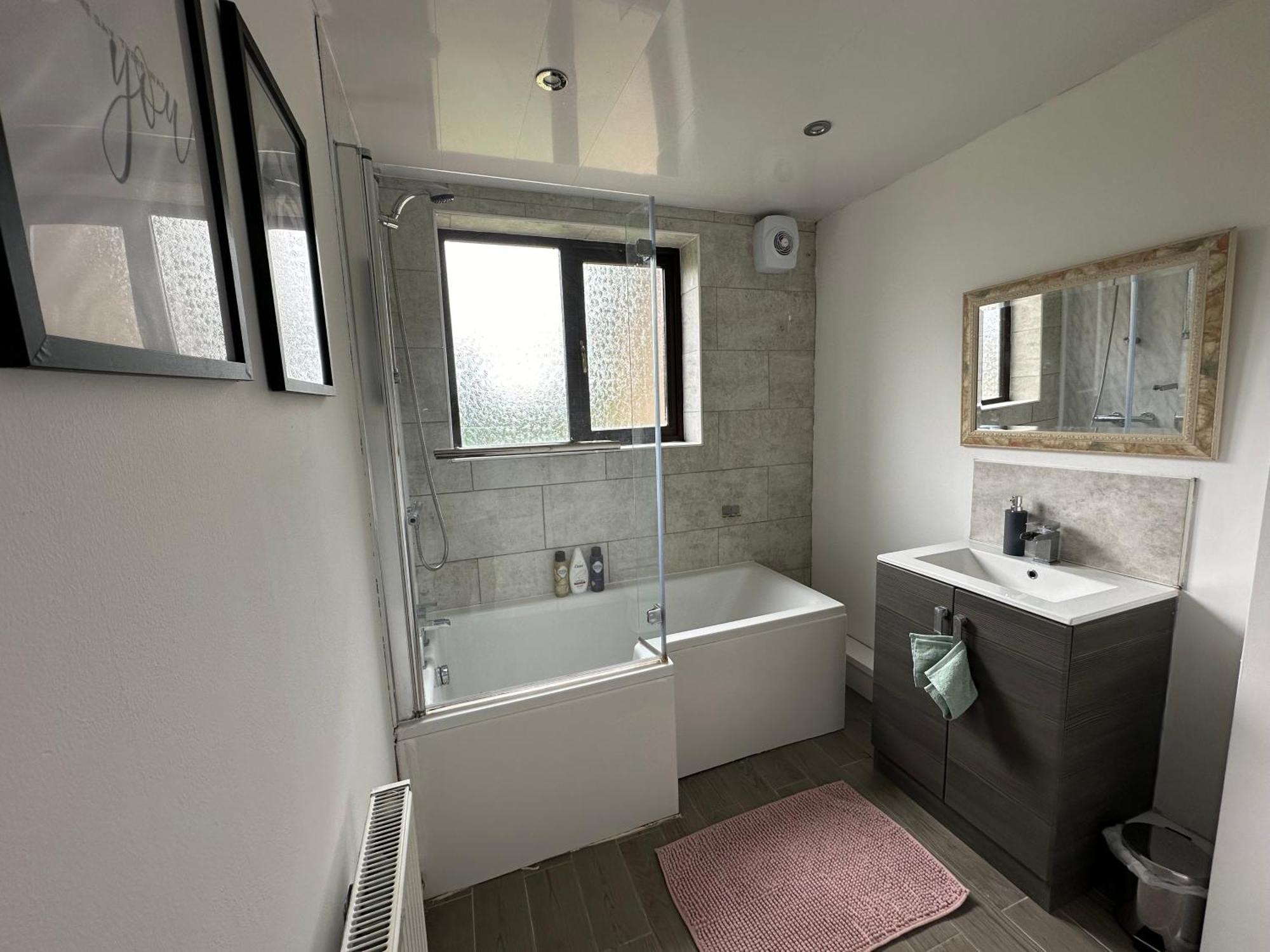 Lovely 3 Bedroom House Close To City Centre 피터리 외부 사진
